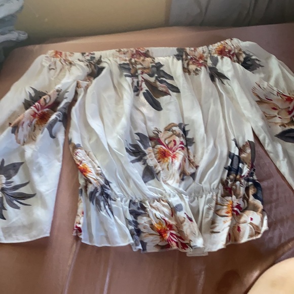 Off shoulder shirt - Picture 2 of 2